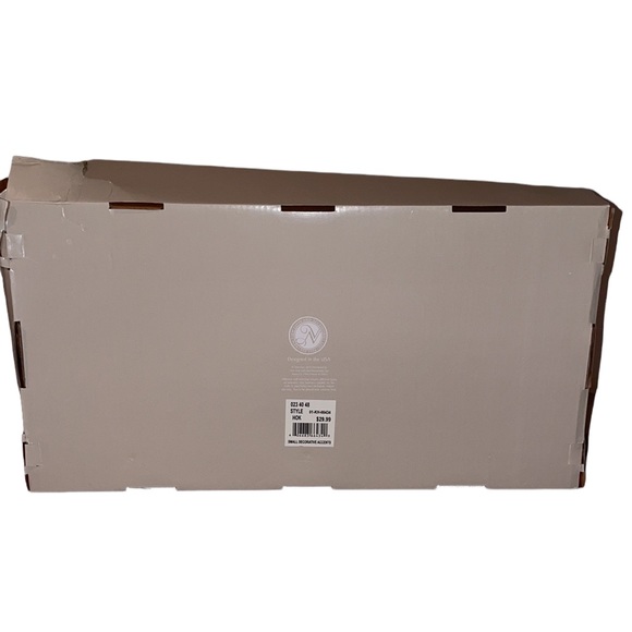 NEW View Gifts And Accessories Ltd. | NEW 3-Hook Accent | Decorative Accent - Picture 5 of 6